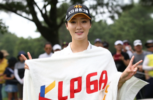 데뷔 5년만에 KLPGA 여왕 노리는 '미녀골퍼' 오지현프로